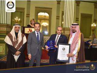 اتحاد المستشفيات العربية يمنح رئيس...