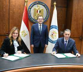 وزير البترول يشهد توقيع مذكرة...