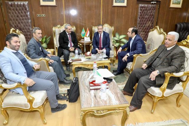 محافظ المنوفية يلتقي المدير التنفيذي لجهاز تنظيم النقل البري لمناقشة خطة تطوير منظومة النقل داخل المحافظة