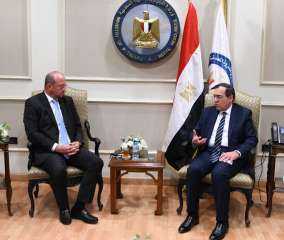 وزير البترول يبحث مع سيمنس...