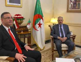 سفير مصر في الجزائر يلتقي...