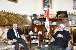 وزير الأوقاف يستقبل سفير الجزائر...