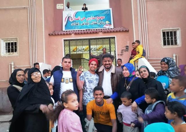 تنفيذاً لتوجيهات محافظ أسوان : تنظيم برامج ثقافية وفنية ورياضية وترفيهية لمتضررى السيول بحى السلام