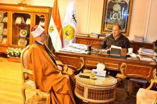 محافظ أسيوط يلتقى وكيل وزارة...