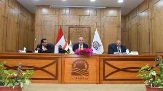 محافظ قنا يعقد الاجتماع الدورى...