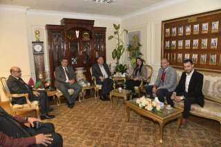 محافظ أسيوط يواصل اجتماعاته الدورية...