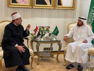 وزير الأوقاف يلتقي وزير الحج...