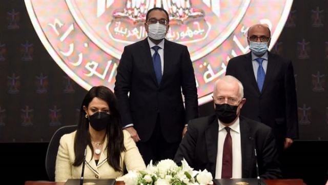 جانب من توقيع الاتفاقية