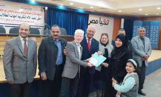 رئيس جامعة بنها : ...
