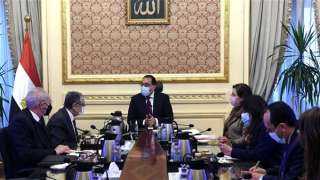 رئيس الوزراء يناقش عروض إقامة...