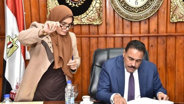محافظ مطروح يشهد اجتماع أمناء التعليم الثاني