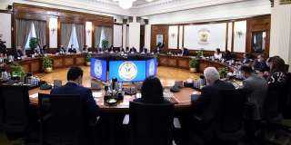 رئيس الوزراء يلتقى وفدا من...