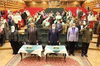 محافظ المنيا يكرم الأمهات المثاليات...