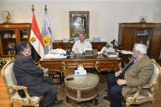 محافظ أسيوط يلتقي رئيس مجلس...