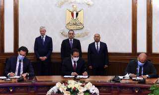 رئيس الوزراء ووزير النقل يشهدان...
