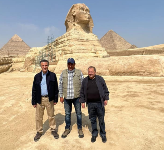 وزير السياحة والآثار الأردني و الوفد المرافق له يزورون منطقة أهرامات الجيزة