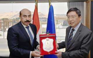 محافظ أسوان يستقبل سفير جمهورية...