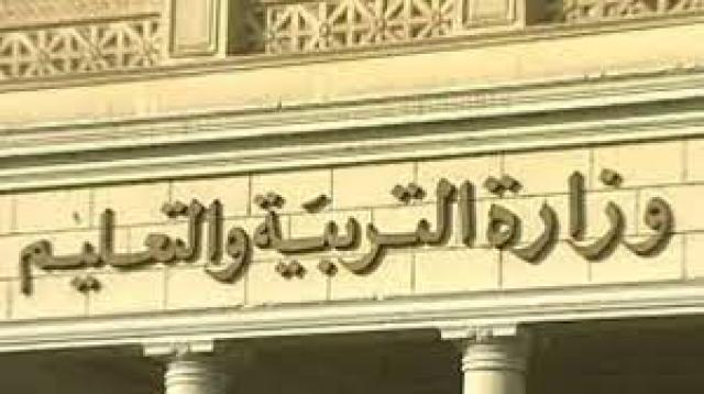 الطالبات يلتزمن بارتداء الكمامات الطبية داخل الفصول - صورة أرشيفية