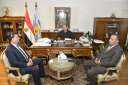 محافظ اسيوط يلتقى مدير مطار...