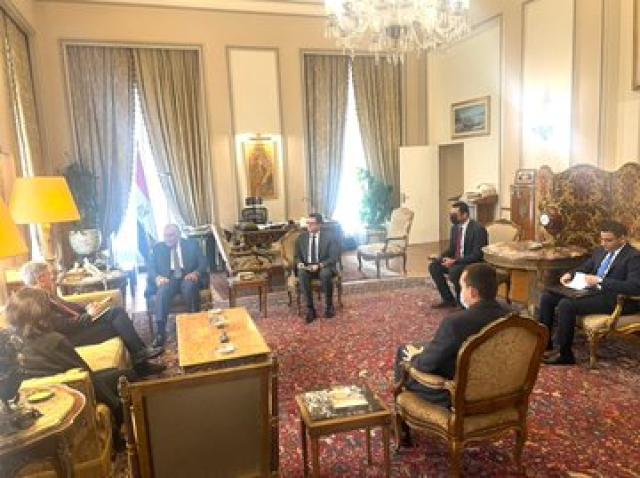 وزير الخارجية يلتقى رئيس شبكة حلول التنمية المستدامة بالأمم المتحدة