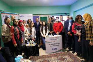 سفير بريطانيا يزور أنشطة برنامج...