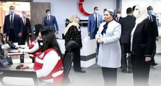 السيدة انتصار السيسي تزور غرفة...