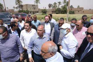 وزيرالنقل يتابع أعمال تنفيذ الجسور...
