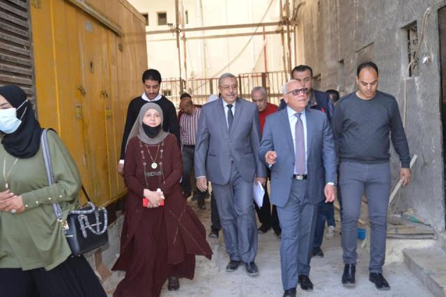 محافظ بورسعيد يتابع مستجدات أعمال تطوير مبنى الديوان العام الغربي