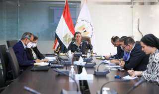 وزيرة البيئة تعقد اجتماعا موسعا...