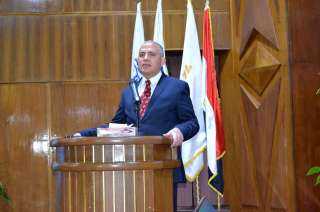 عبد العاطى يجتمع مع قيادات...