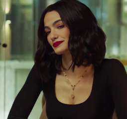 شاهد.. تارا عماد تستطلع رأي...
