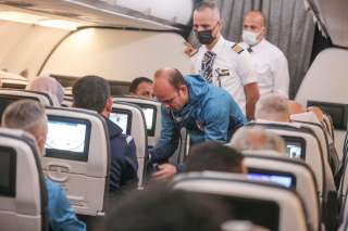 طبيب الأهلي يُسعف سيدة مغربية...