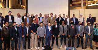 وزير الاتصالات يلتقى بمجموعة من...