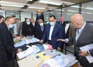 رئيس الوزراء يتفقد مصنع شركة...