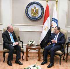 مباحثات وزير البترول والثروة المعدنية...