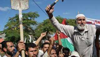 في عيدهم.. عمال فلسطين يواجهون...
