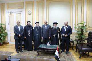 محافظ الجيزة يستقبل وفدا كنسيا...