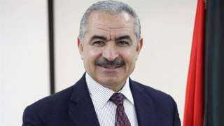 رئيس وزراء فلسطين يضع إكليل...