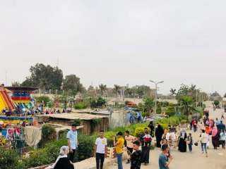 توافد الزوار على حدائق الرى...