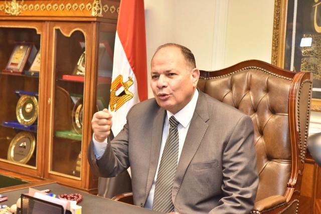 محافظ أسيوط : انطلاق امتحانات الفصل الدراسى الثانى لصفوف النقل وتشكيل غرفة عمليات مركزية لمتابعة سير الامتحانات
