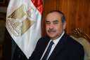 وزير الطيران يهنئ العاملين بمصر...