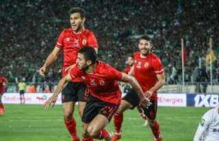 الأهلي يتقدم بهدف على وفاق...