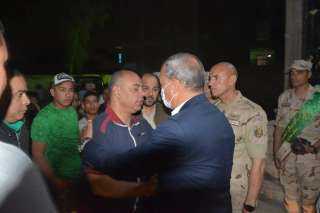محافظ القليوبيه يتقدم جنازة شهيد...