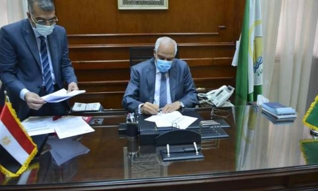 محافظ الجيزة: حظر سير مركبات التوك توك بقطاع هضبة الأهرام