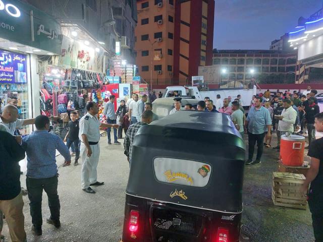 حملات مكبرة لضبط مركبات التوك توك وغلق المحال المخالفة ورفع الإشغالات بمناطق حدائق الاهرام