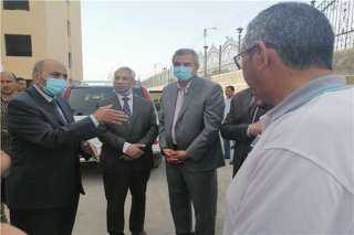 رئيس جامعة المنيا يتابع الموقف...