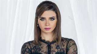 نور قدري تخطف الأنظار في...