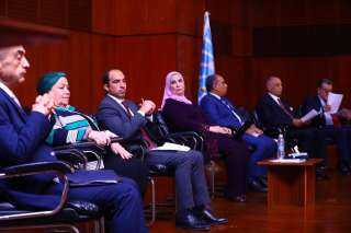 القباج تشارك في حلقة نقاش...