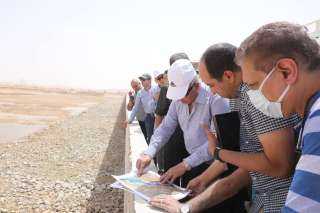 وزير النقل يتفقد مسار الخط...