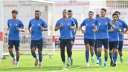 لاعبو الزمالك يخوضون فقرة تدريبات...